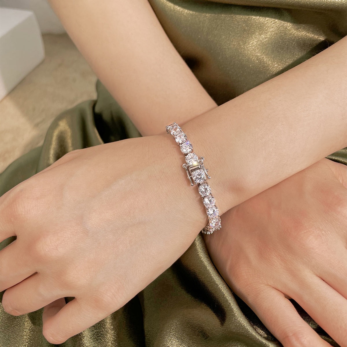 [HOT]0.75 Carat Dazzling Round Cut Wedding Bracelet